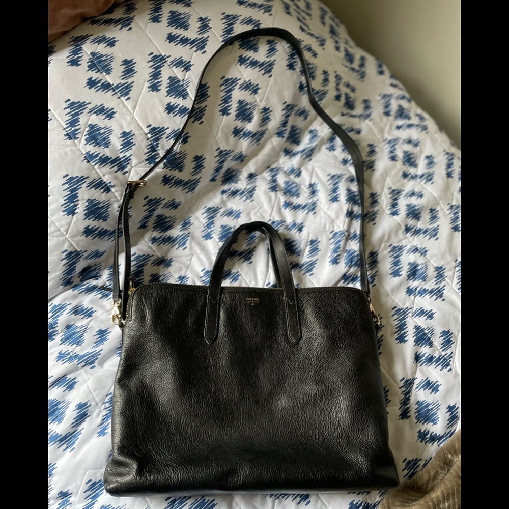 Leather Fossil laptop messenger bag w/ 2 zip closures and middle magnet closure